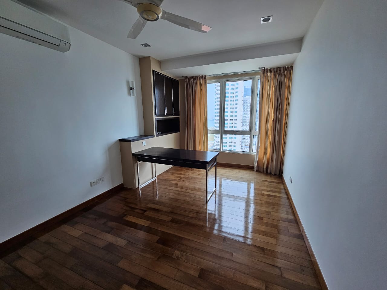 Gurney Paragon Condominium For Rent