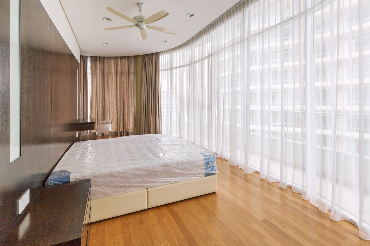 8 Gurney (The Shore Condominium) For Sale