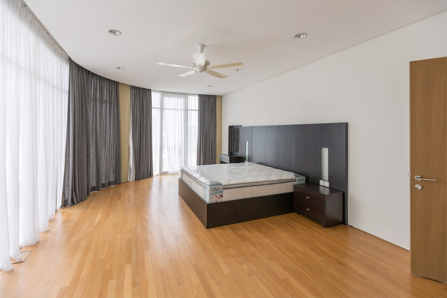 8 Gurney (The Shore Condominium) For Sale
