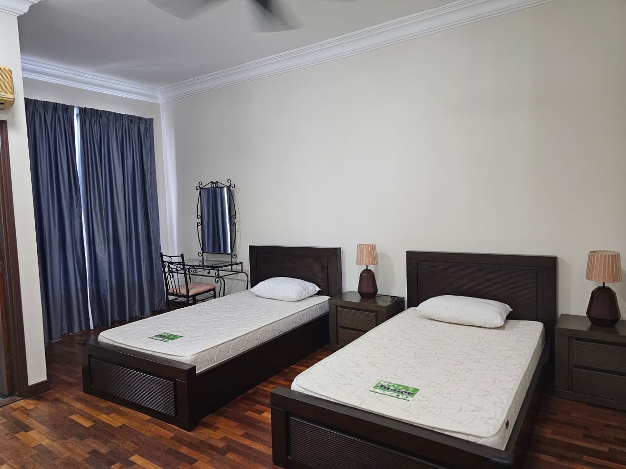 Gurney Beach Resort Condominium For Sale | 2700sqft | 3+1R3B | RM870.37psf
