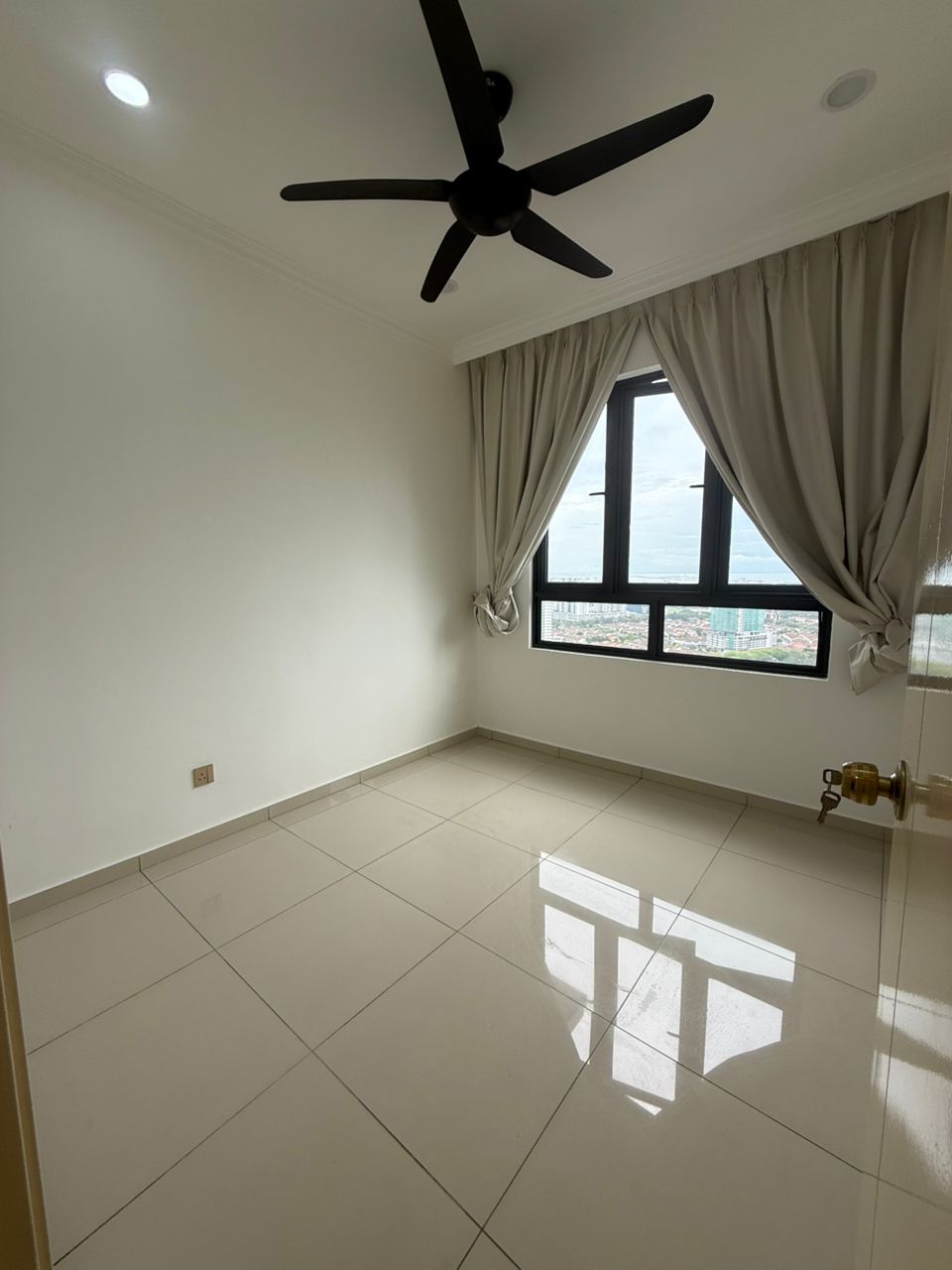 Golden Triangle 2 Condominium For Rent