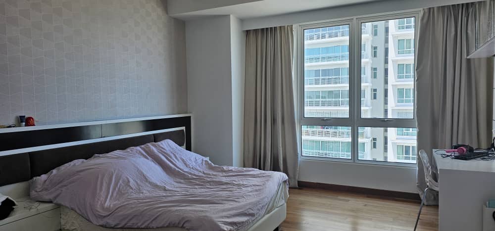 Gurney Paragon Condominium For Sale