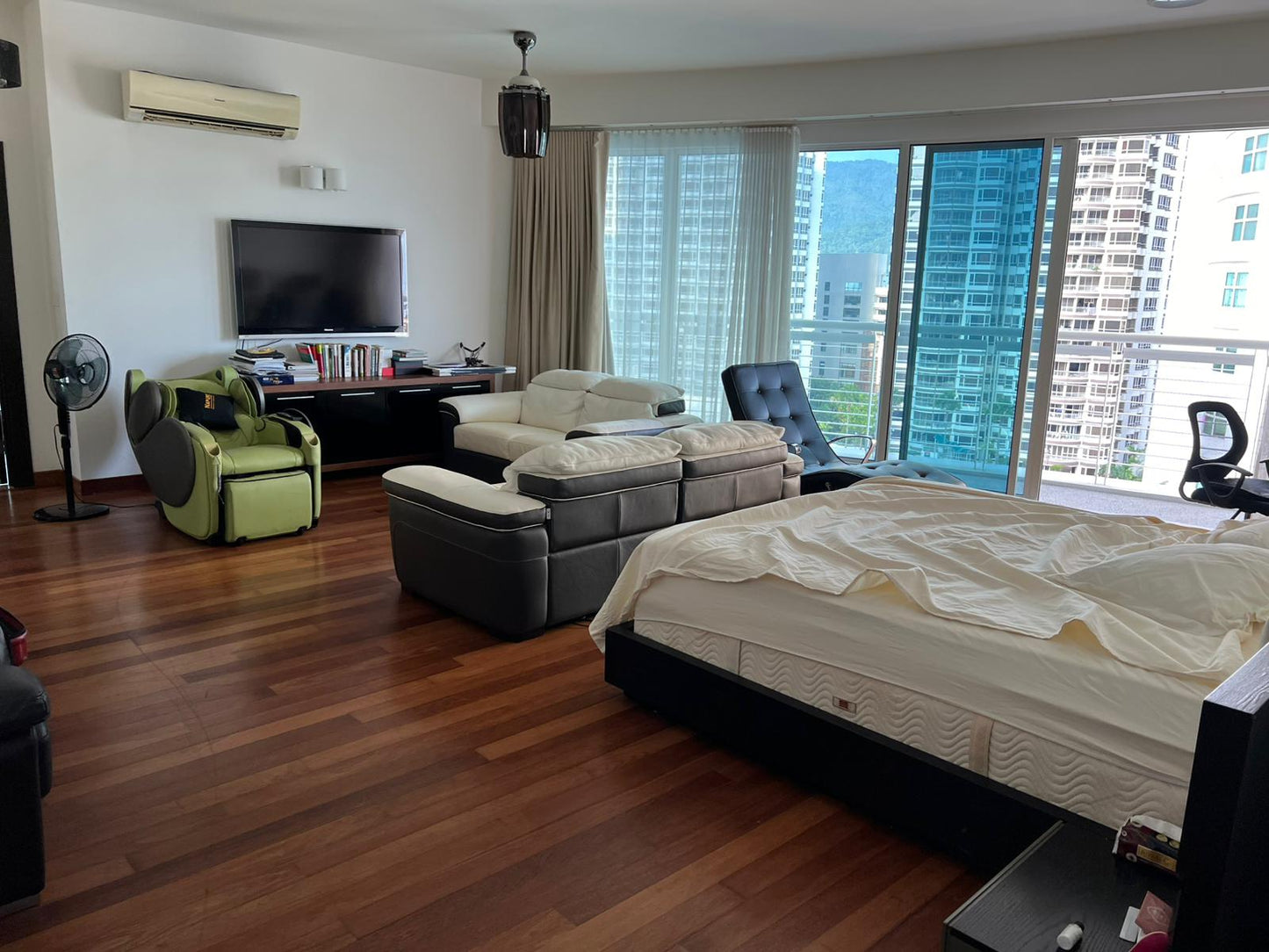 Gurney Paragon Condominium For Sale