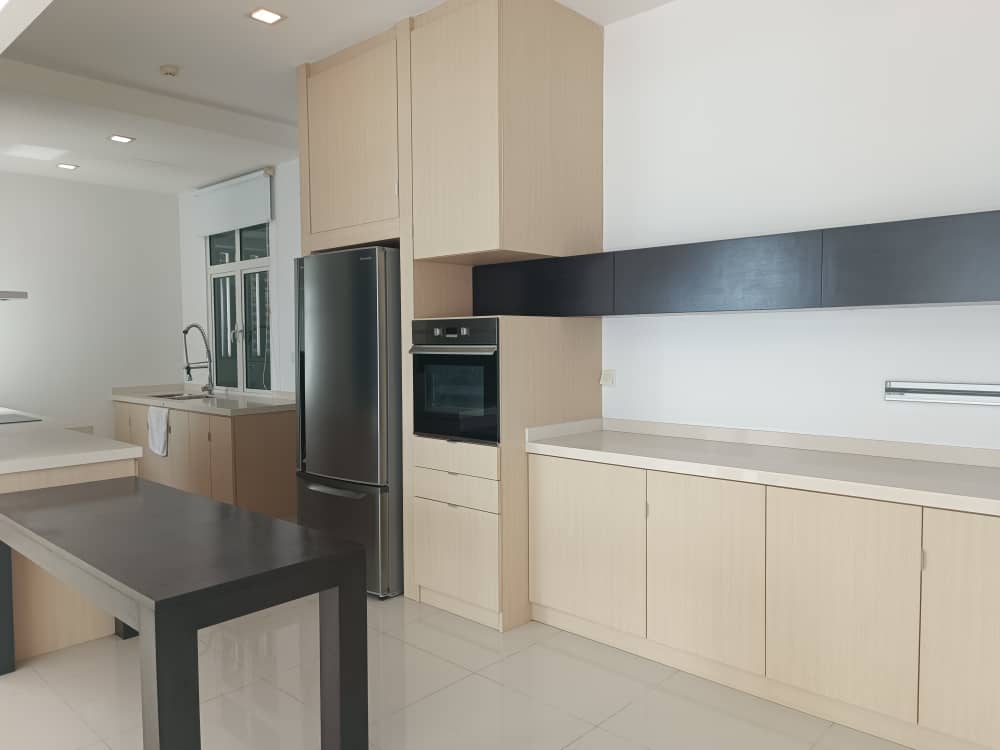 Gurney Paragon Condominium For Sale