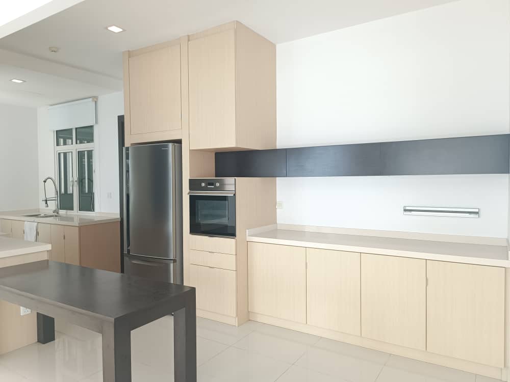 Gurney Paragon Condominium For Sale