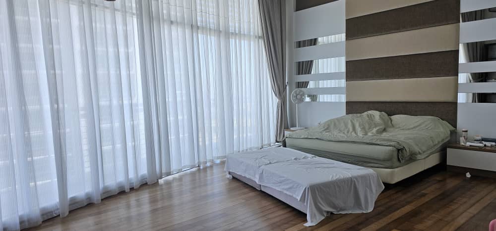 Gurney Paragon Condominium For Sale