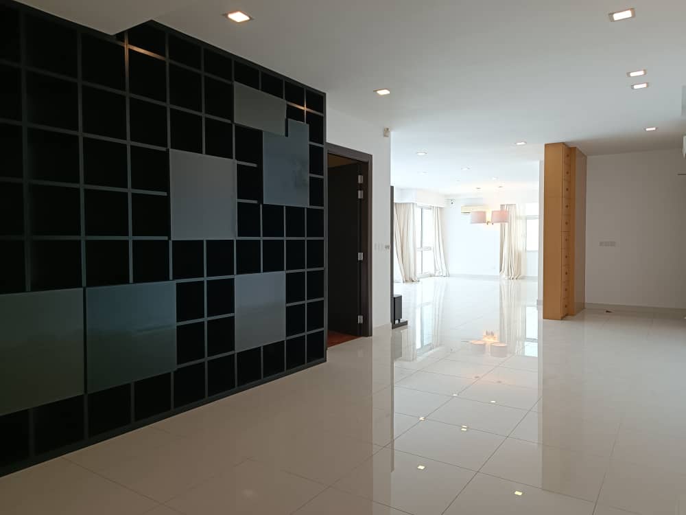 Gurney Paragon Condominium For Sale