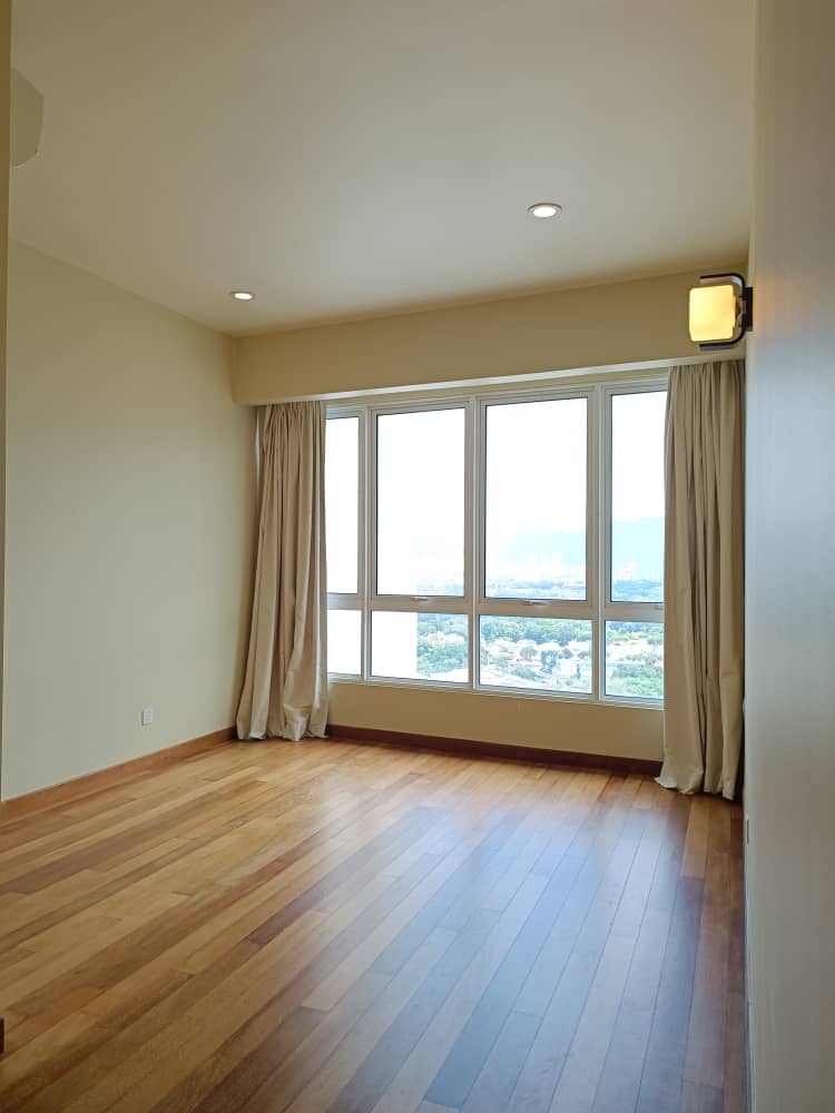 Gurney Paragon Condominium For Sale