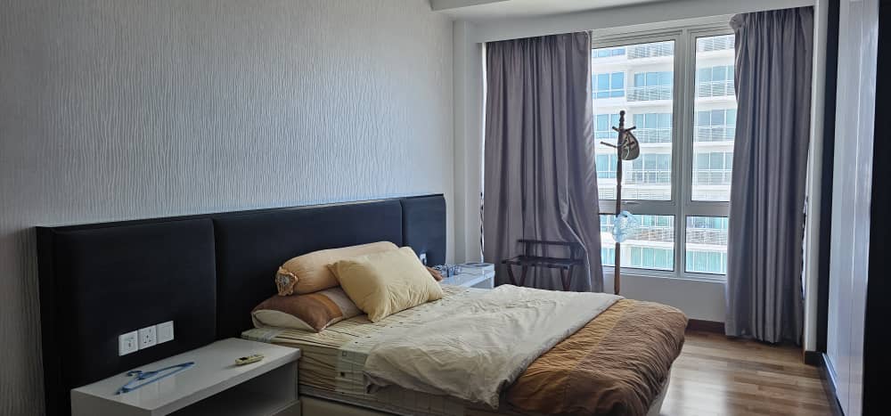 Gurney Paragon Condominium For Sale