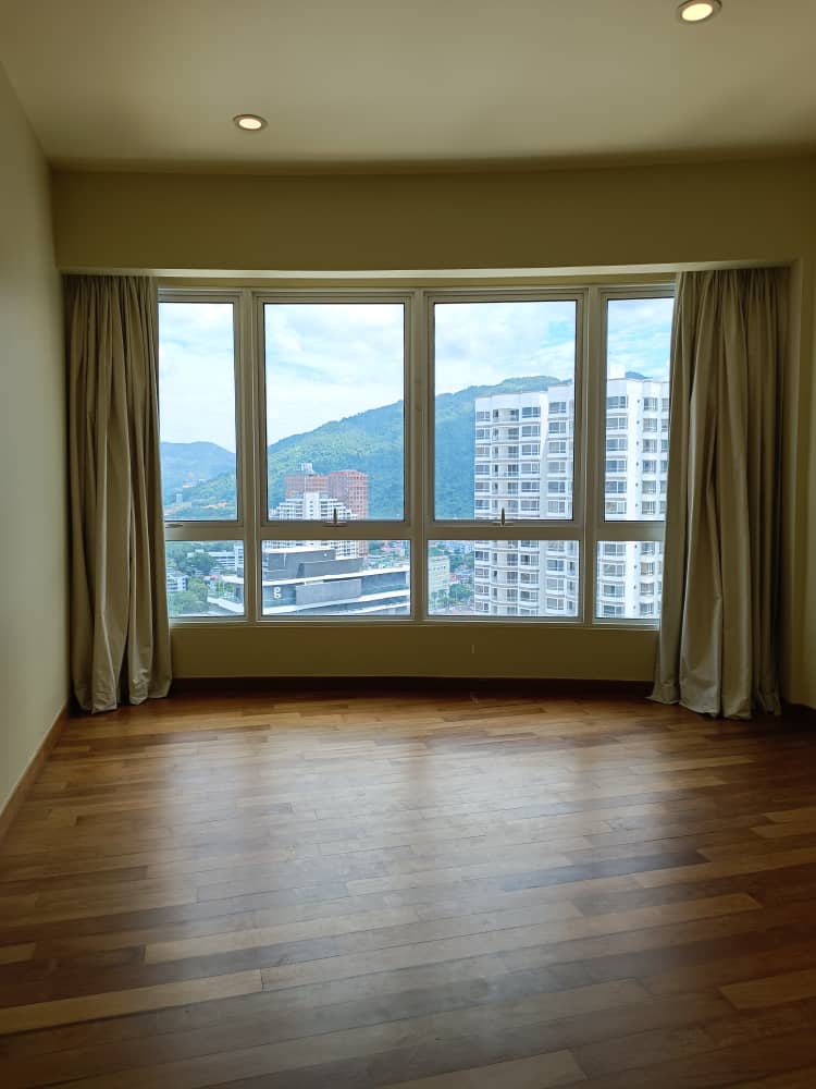 Gurney Paragon Condominium For Sale