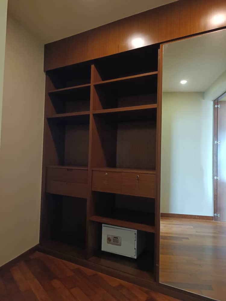 Gurney Paragon Condominium For Sale