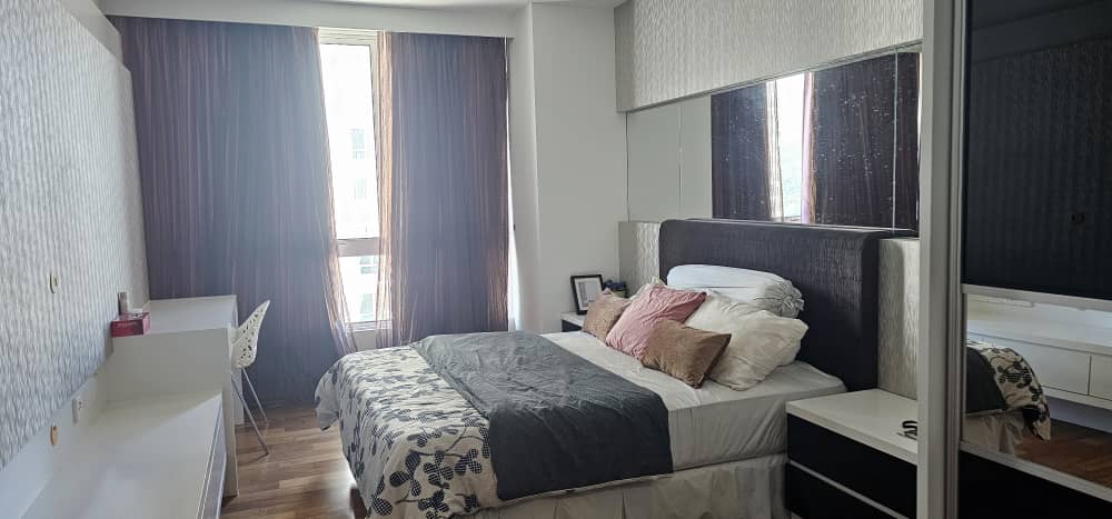 Gurney Paragon Condominium For Sale