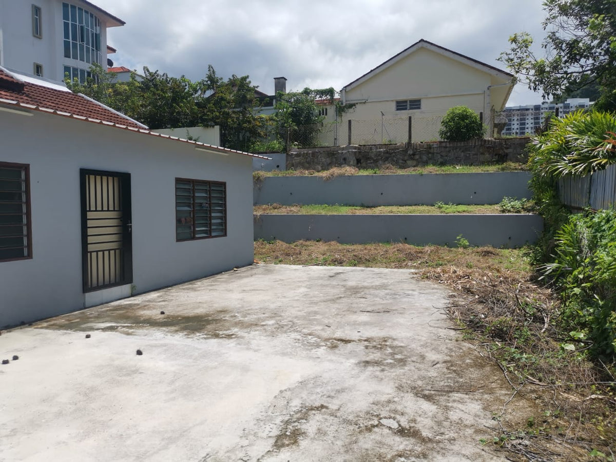 Tanjung Bungah Landed House For Sale | 2300sqft | 3+1R1+1B | RM 1082.61psf (floor) | RM529.45psf (land)