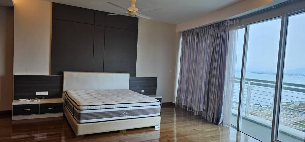 Gurney Paragon Condominium For Sale