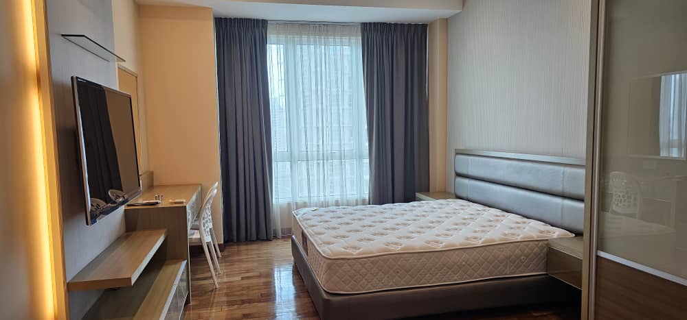 Gurney Paragon Condominium For Sale