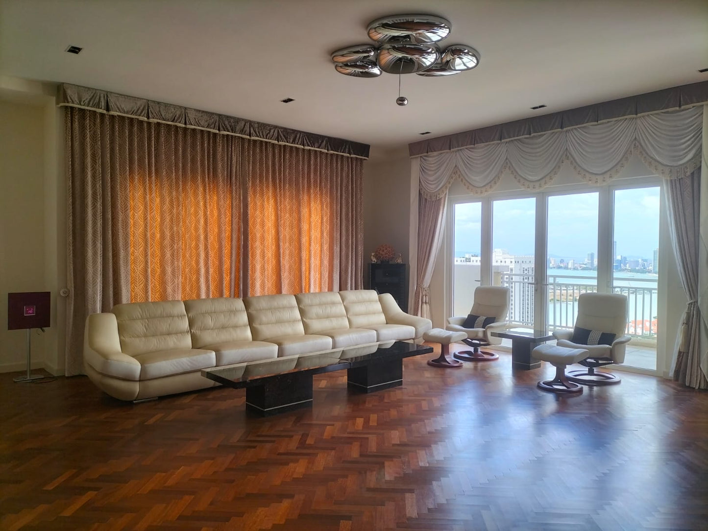 Quayside Condominium For Rent