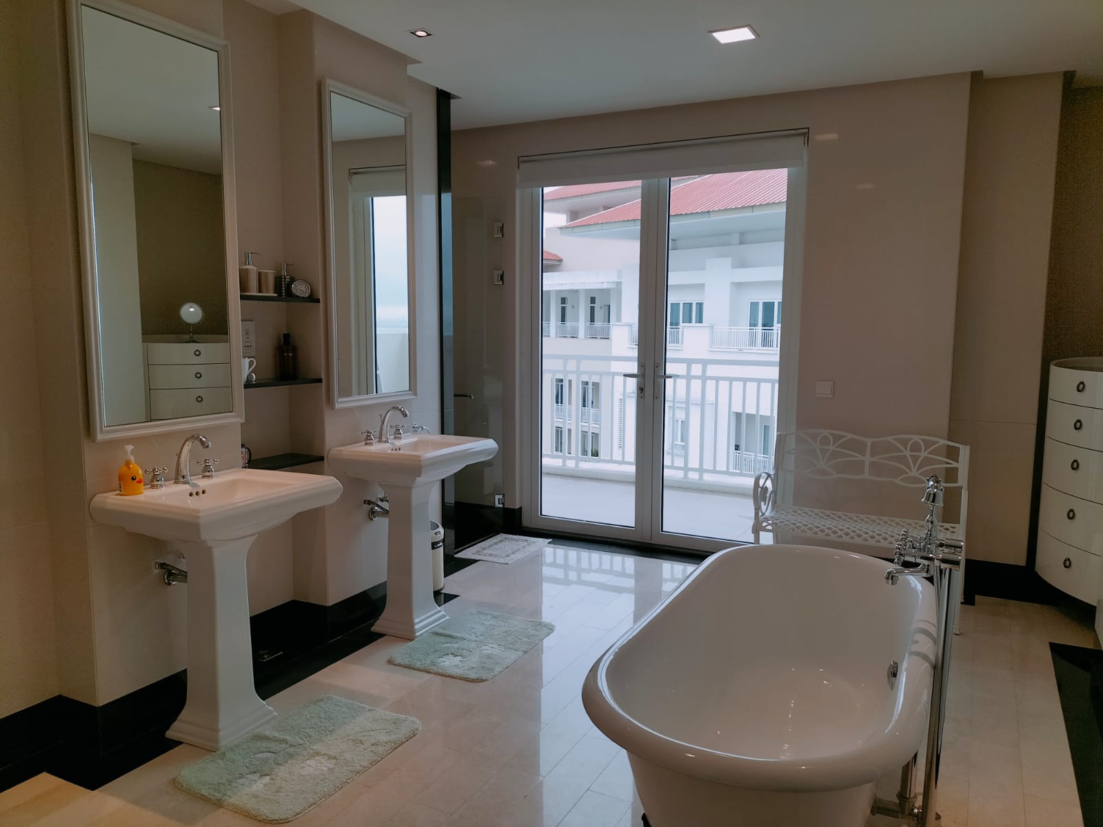 Quayside Condominium For Rent