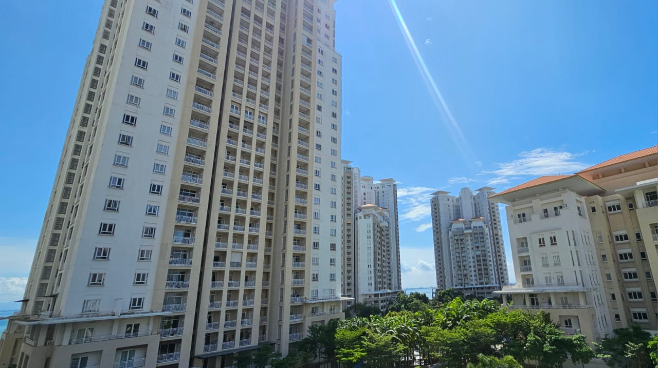 Quayside Condominium For Sale