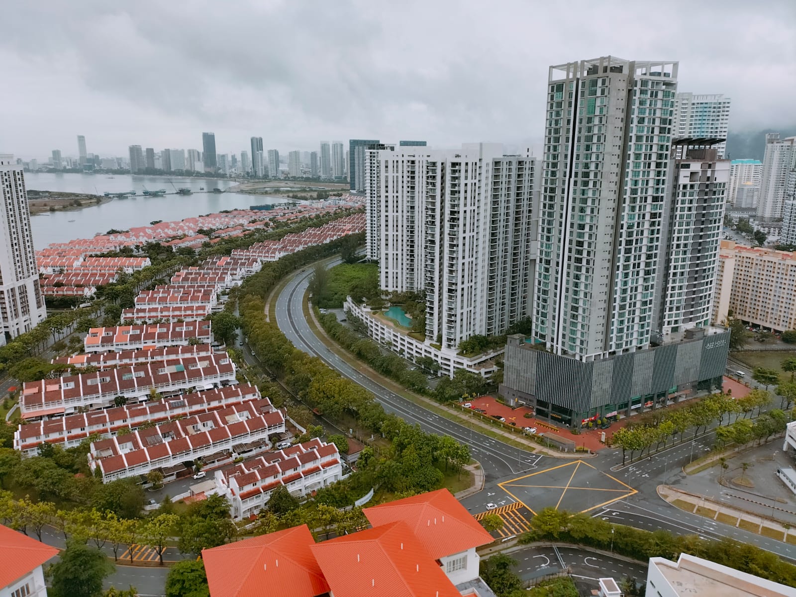 Quayside Condominium For Rent