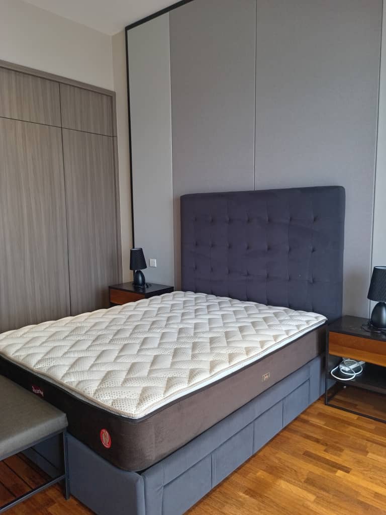 Straits Residences Condominium For Sale