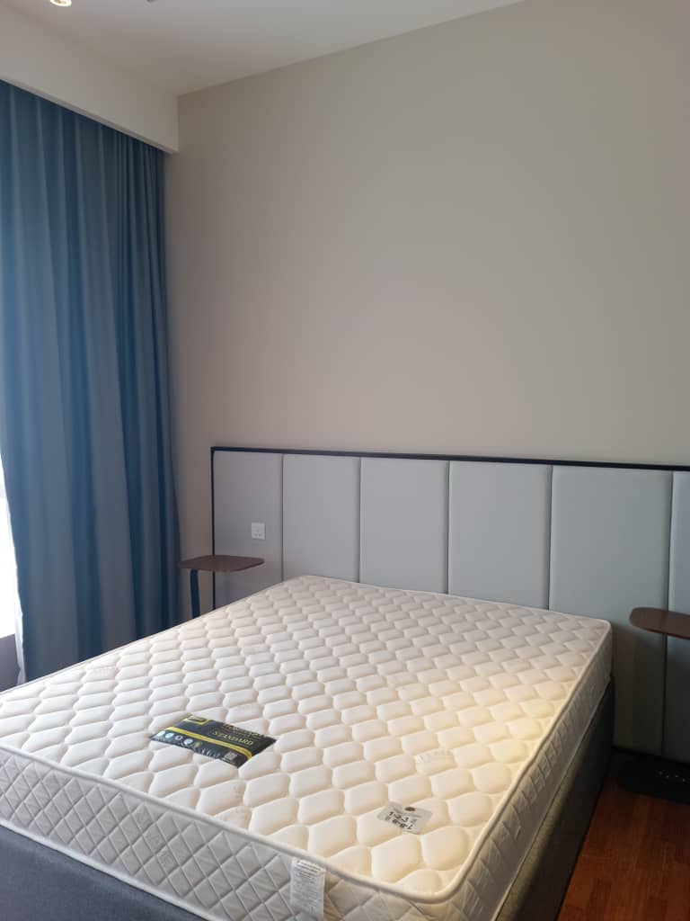 Straits Residences Condominium For Sale