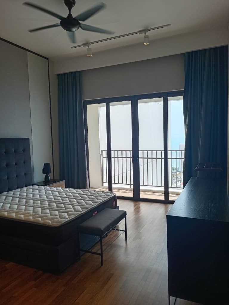 Straits Residences Condominium For Sale