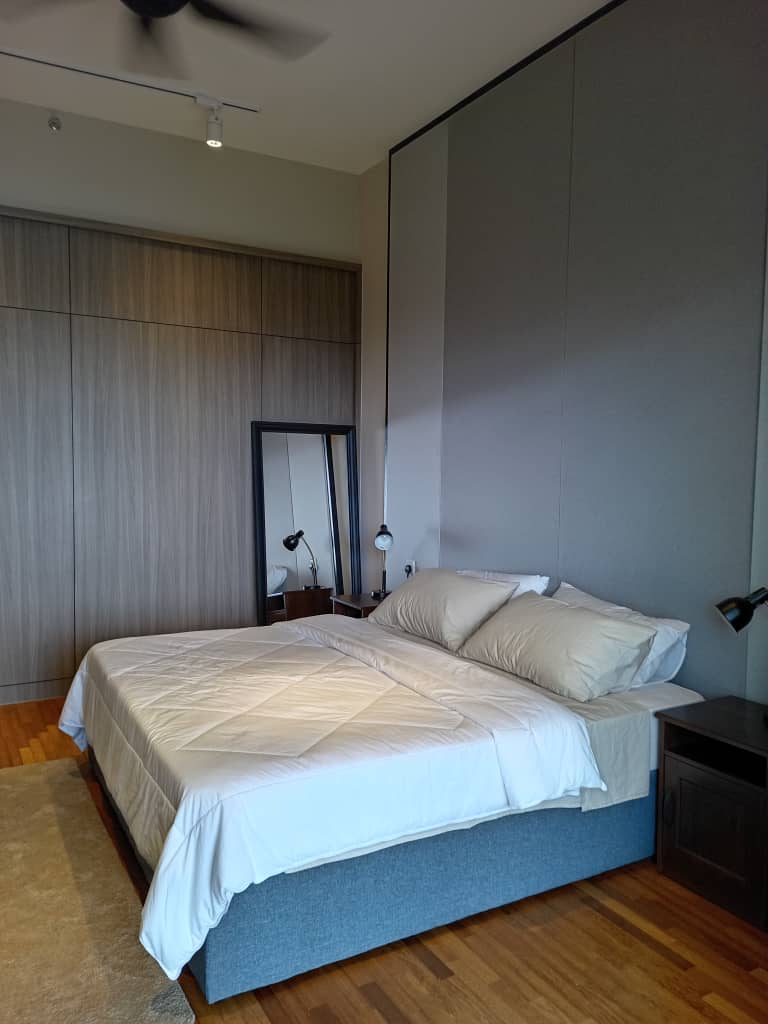 Straits Residences Condominium For Sale