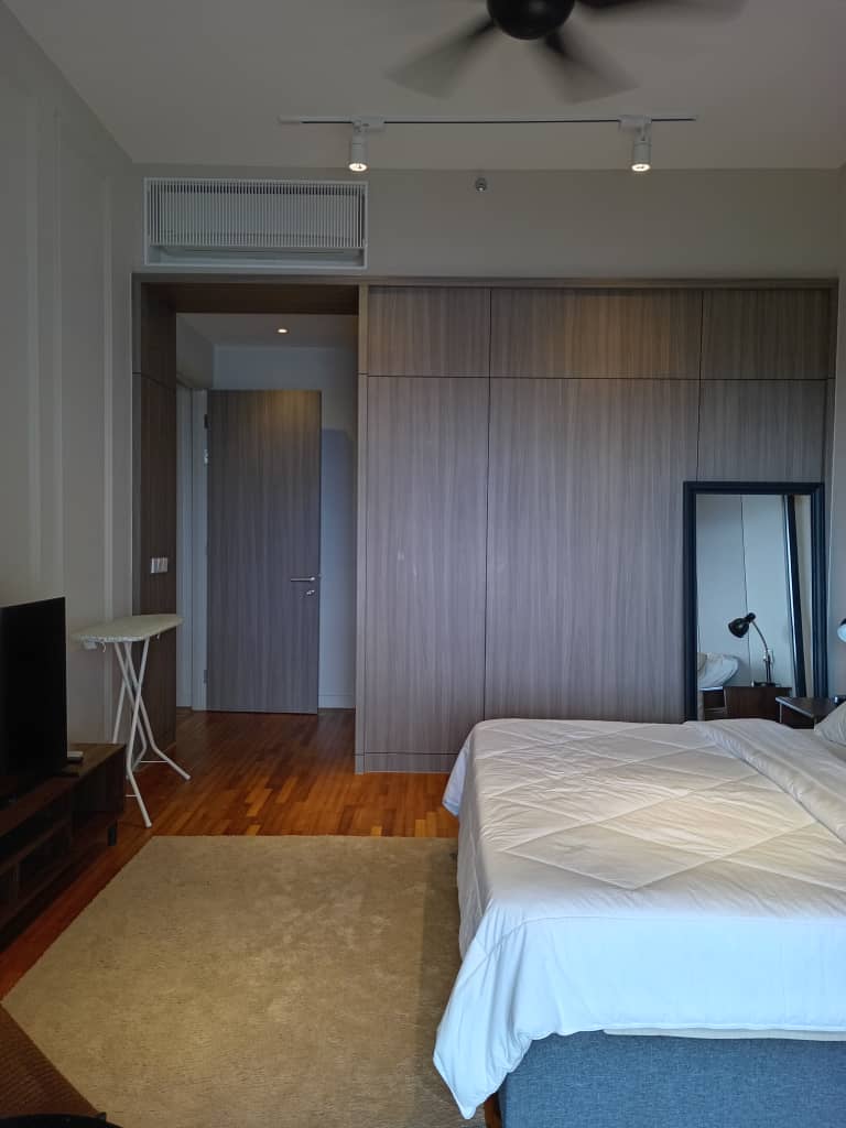 Straits Residences Condominium For Sale