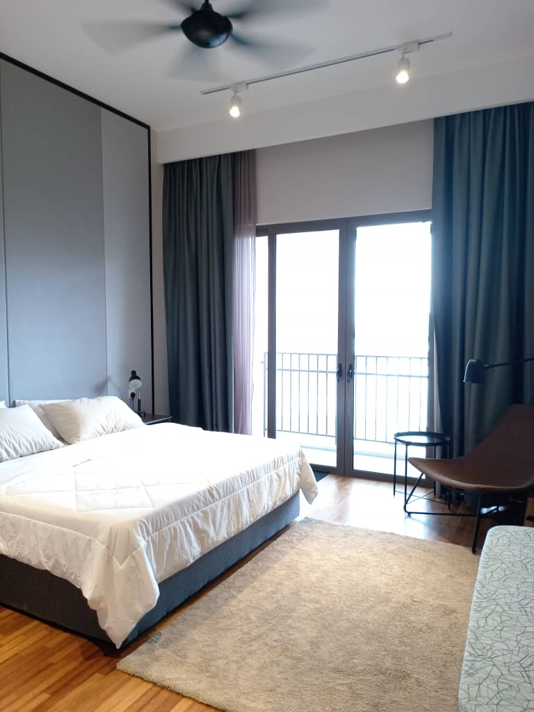 Straits Residences Condominium For Sale