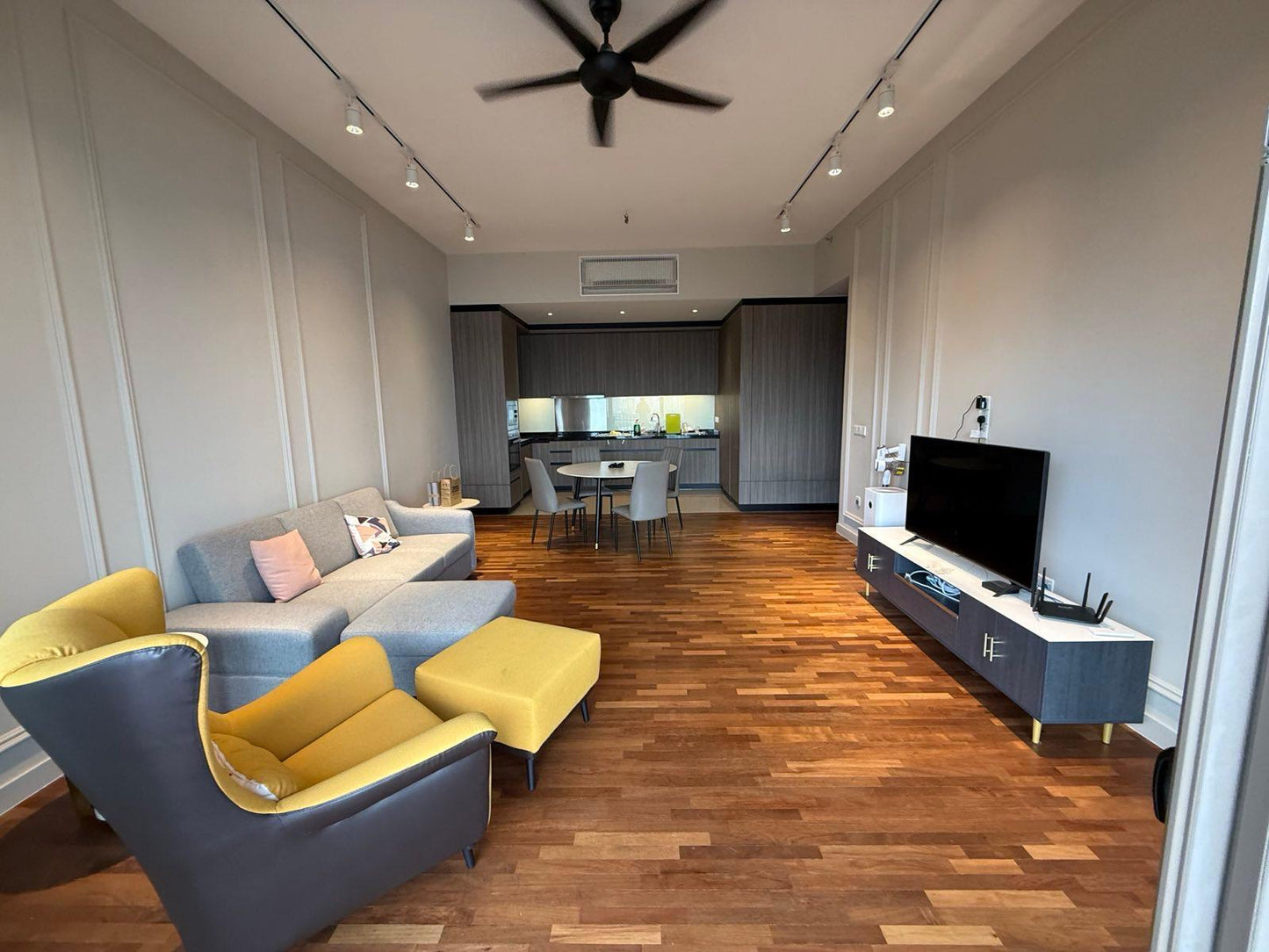 Straits Residences Condominium For Sale