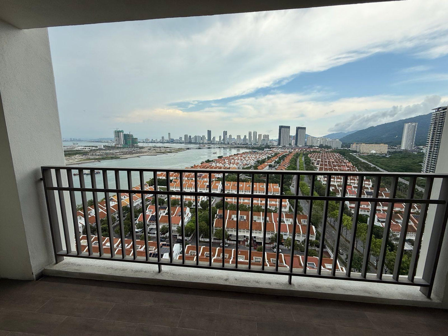 Straits Residences Condominium For Sale