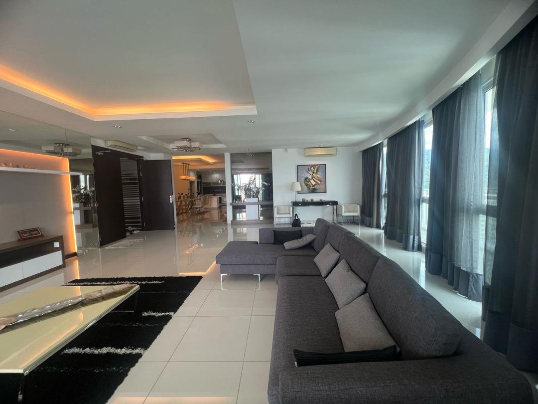 Gurney Paragon Condominium For Sale