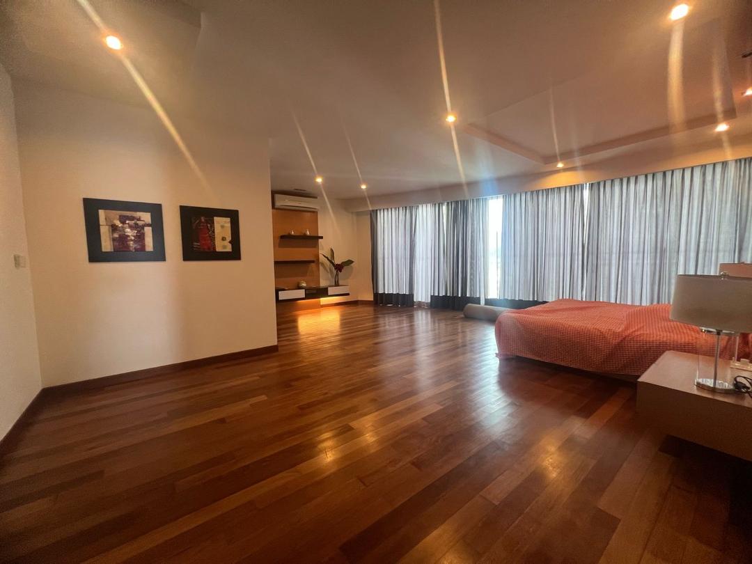 Gurney Paragon Condominium For Sale