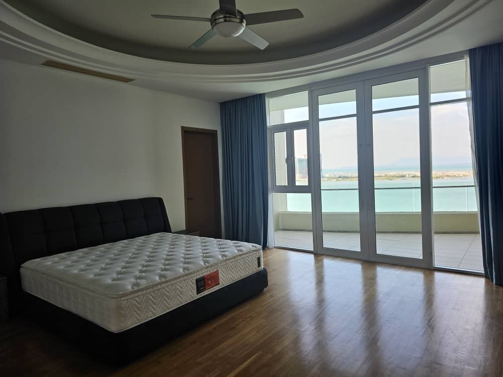 8 Gurney (The Shore) Condominium For Rent