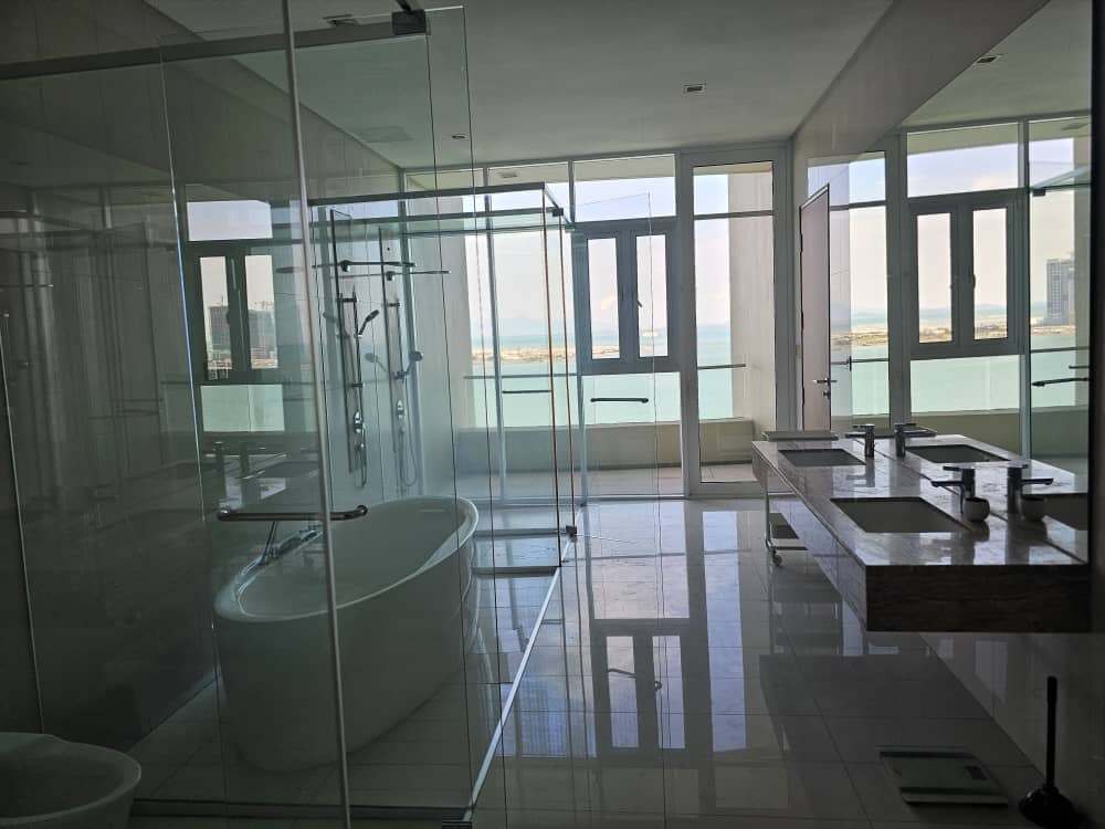 8 Gurney (The Shore) Condominium For Rent