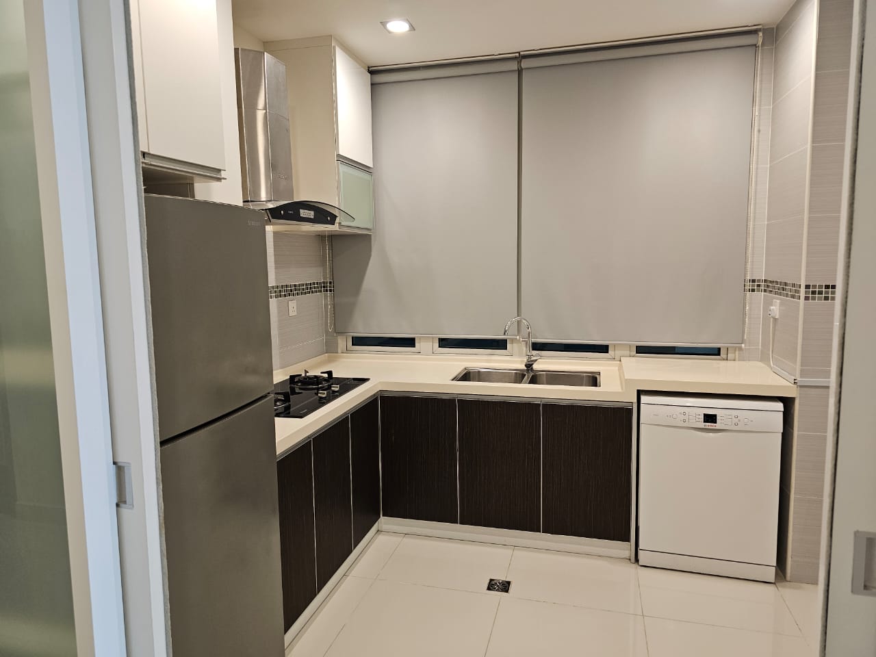 Gurney Paragon Condominium For Rent