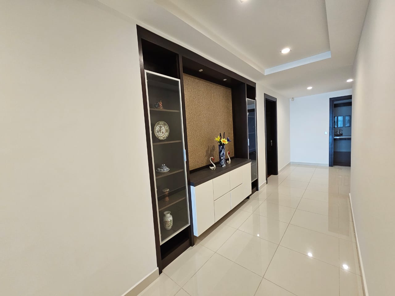 Gurney Paragon Condominium For Rent
