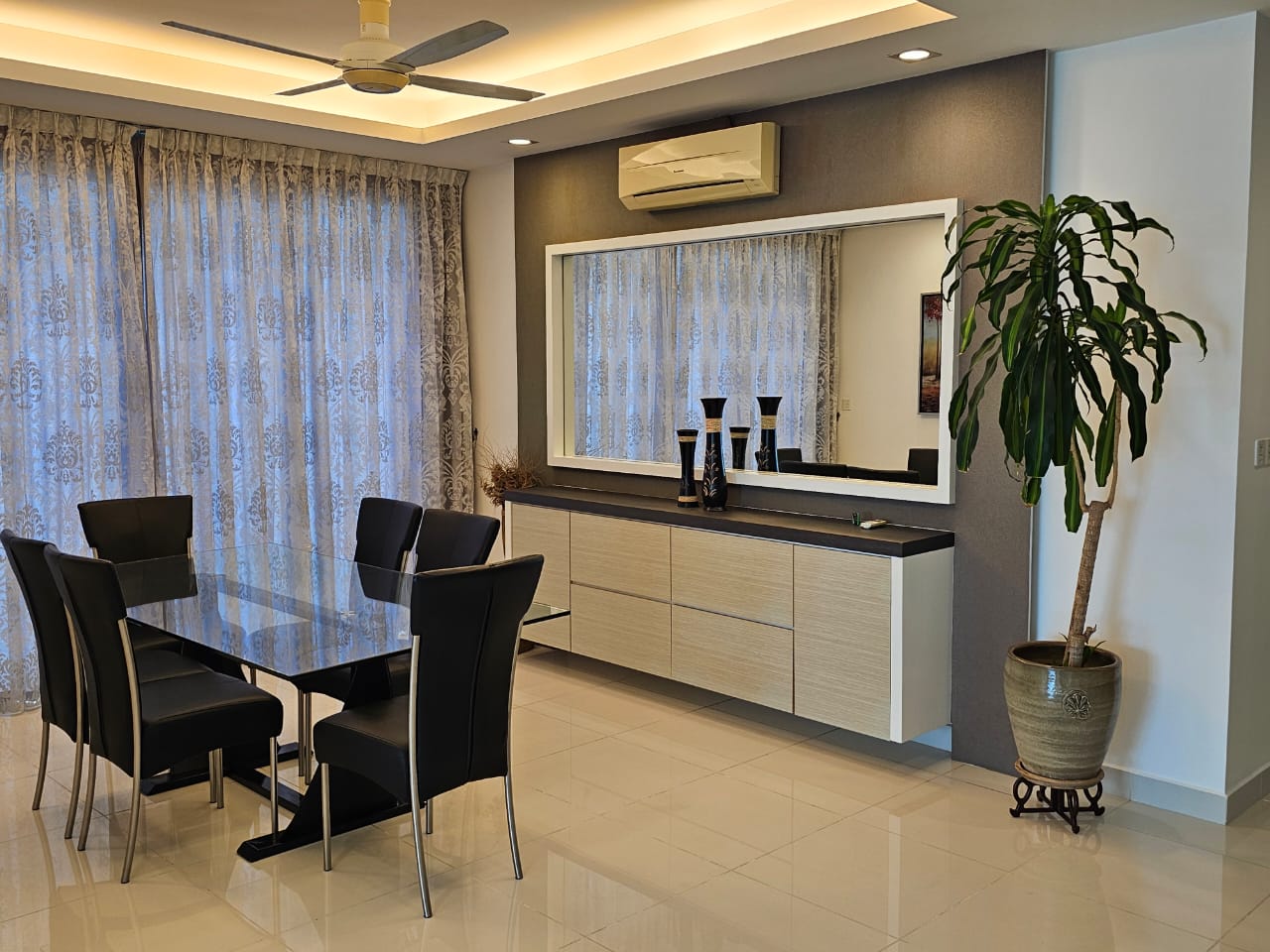 Gurney Paragon Condominium For Rent