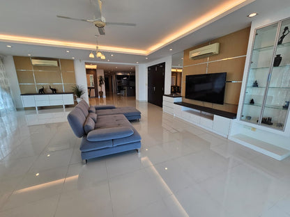 Gurney Paragon Condominium For Rent