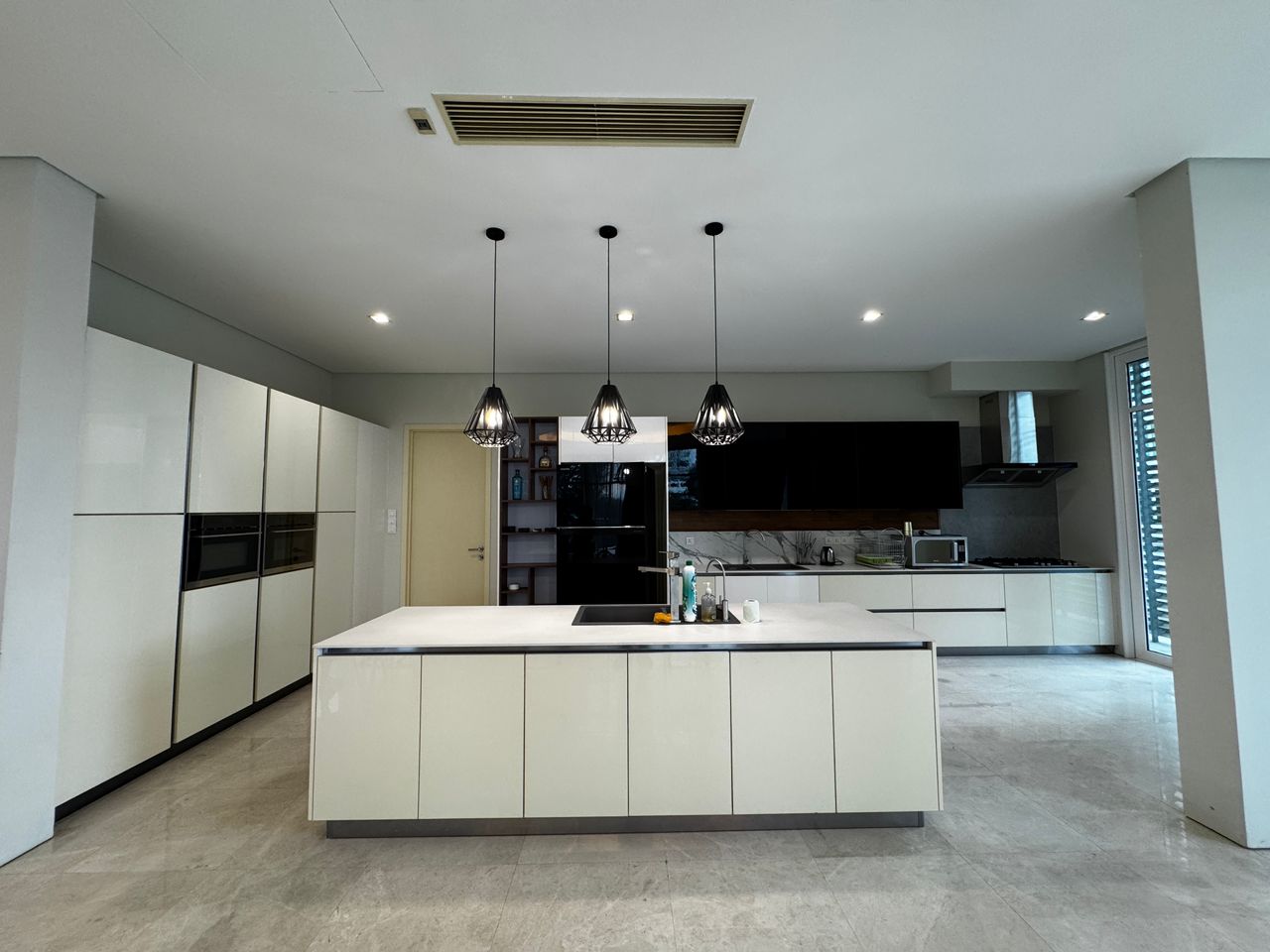 8 Gurney (The Shore Condominium) For Sale