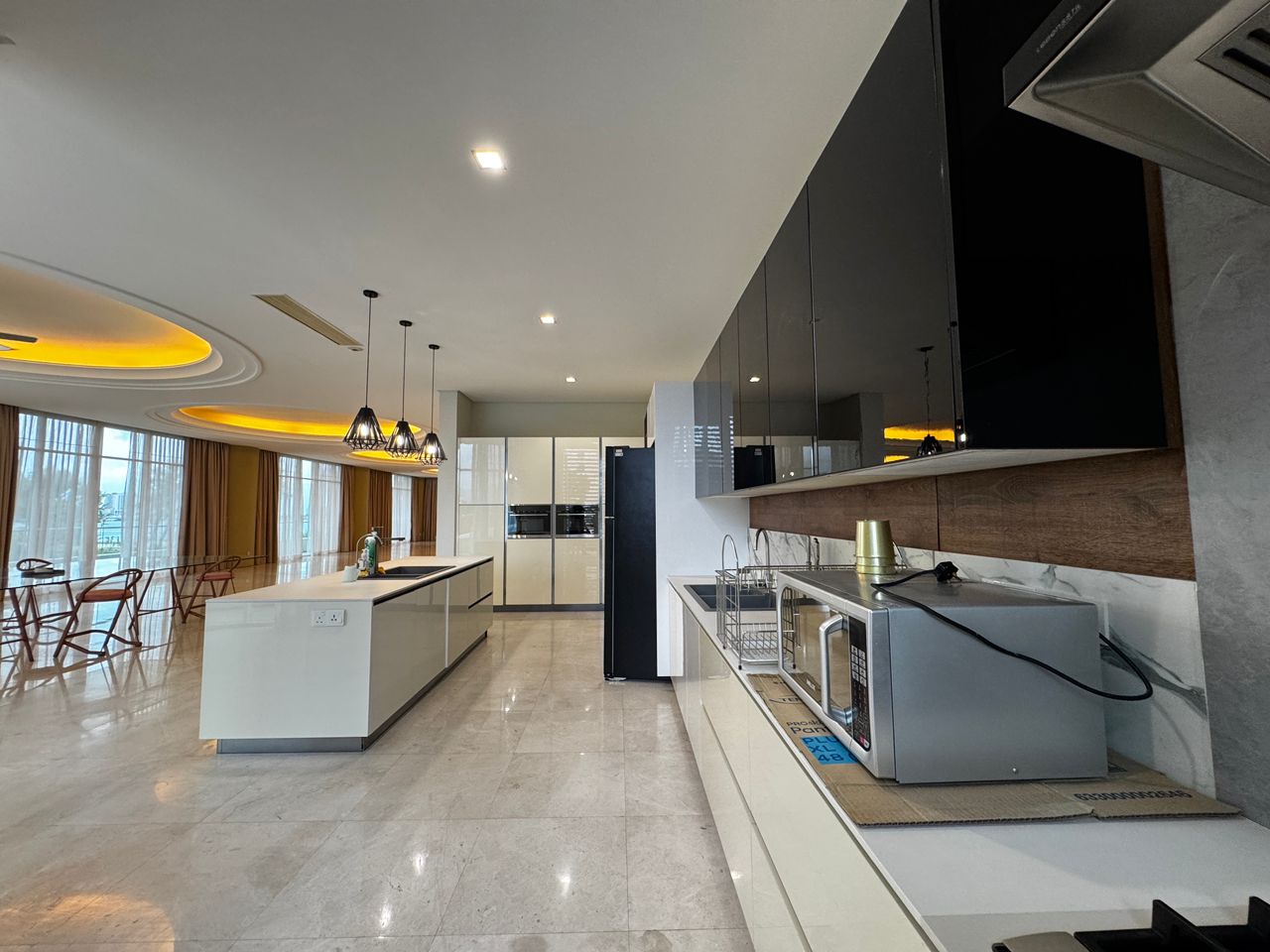 8 Gurney (The Shore Condominium) For Sale
