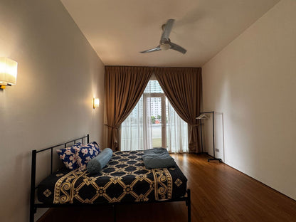 8 Gurney (The Shore Condominium) For Sale