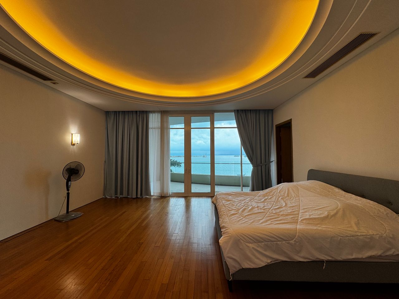 8 Gurney (The Shore Condominium) For Sale