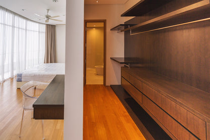 8 Gurney (The Shore Condominium) For Sale