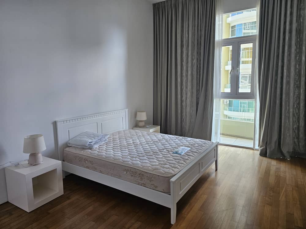 8 Gurney (The Shore Condominium) For Sale