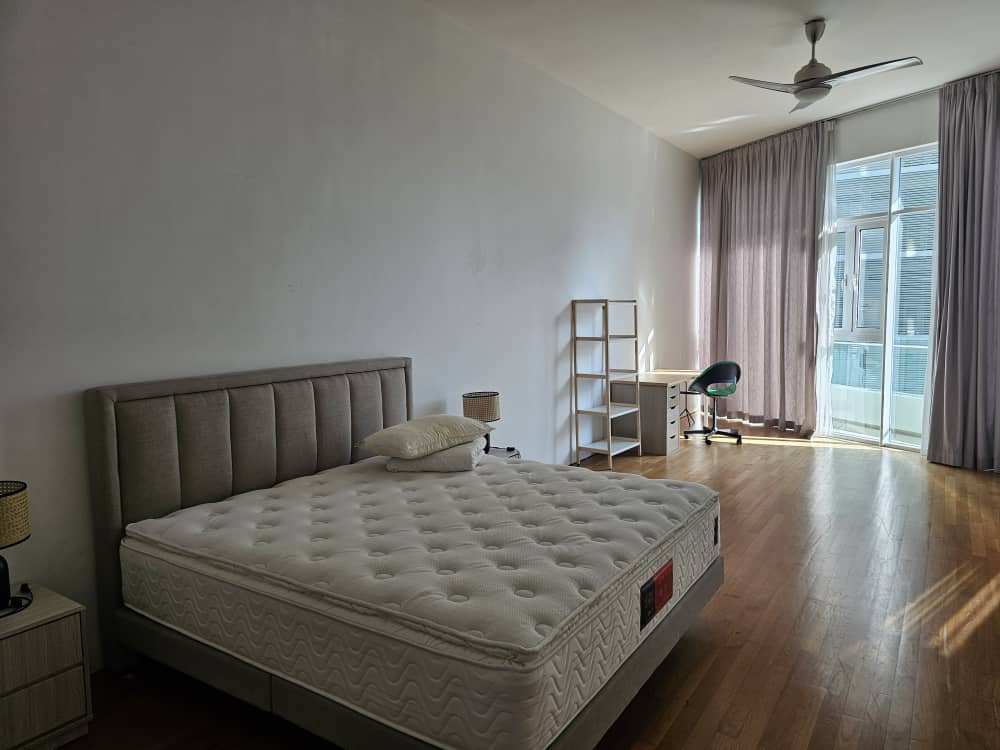 8 Gurney (The Shore Condominium) For Sale