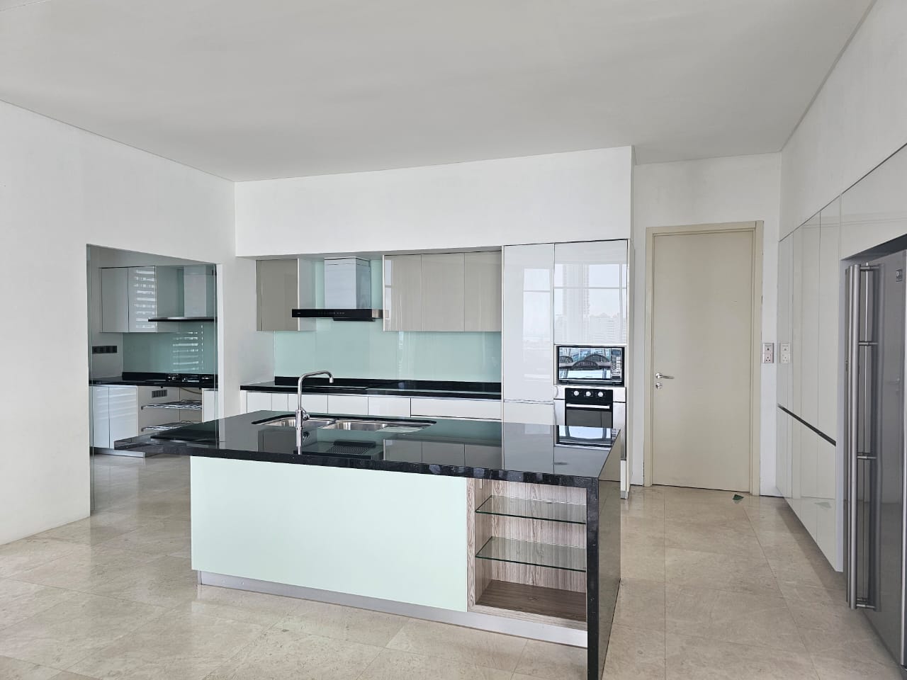 8 Gurney (The Shore Condominium) For Sale