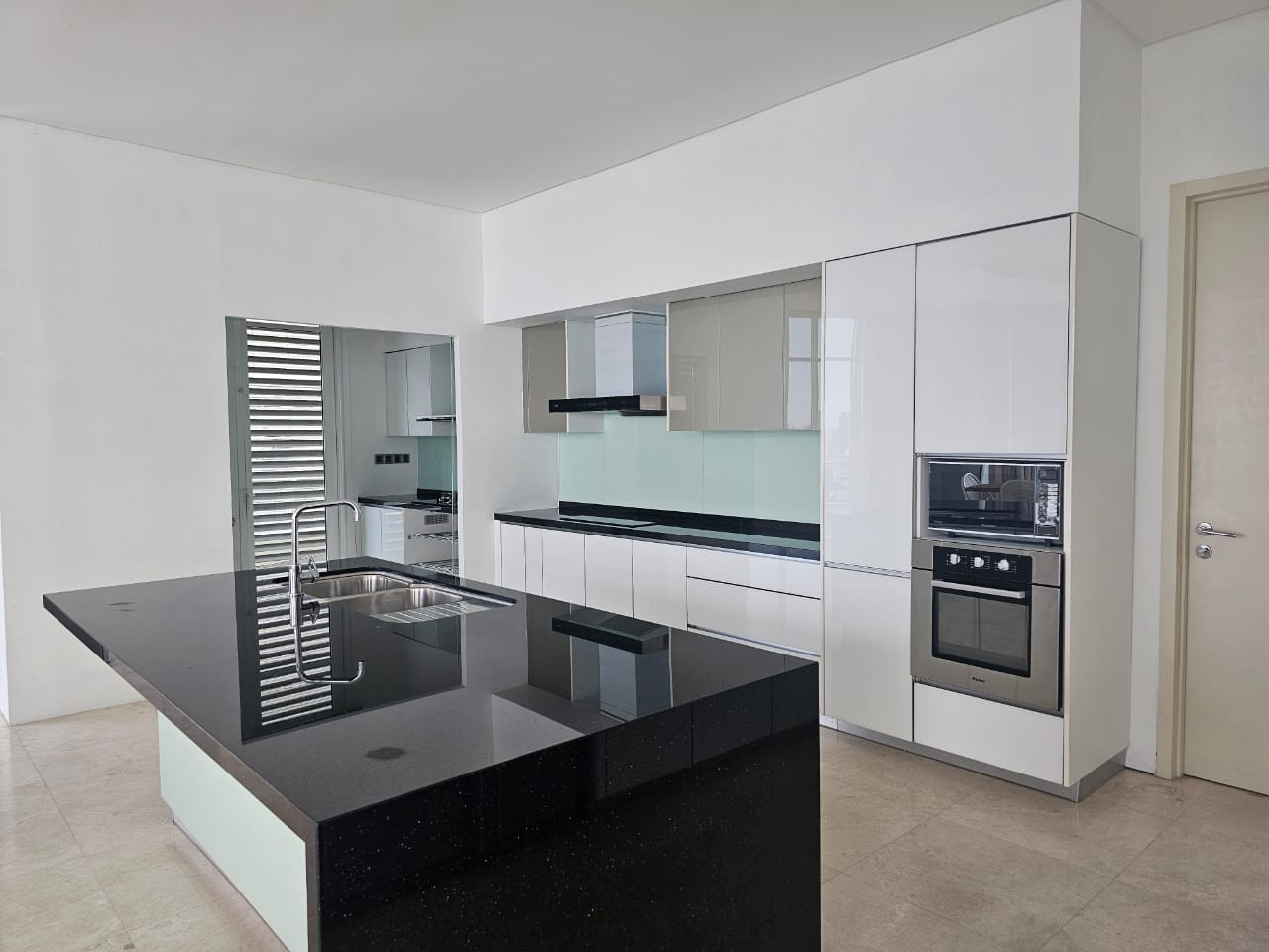 8 Gurney (The Shore Condominium) For Sale