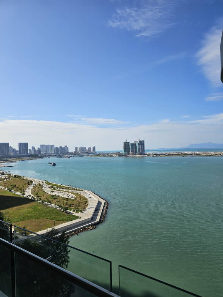 8 Gurney (The Shore Condominium) For Sale