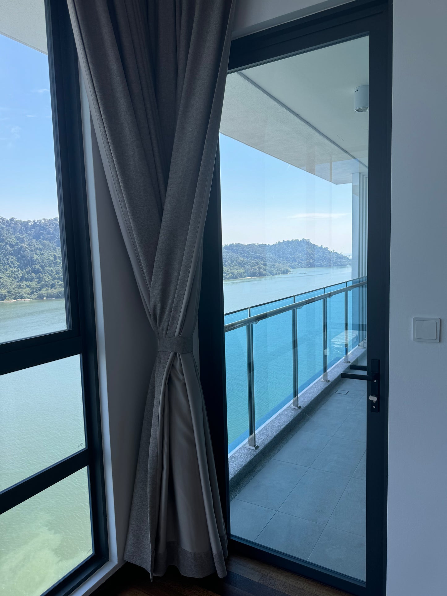 Queens Residences Q1 @ Queens Waterfront Condominium For Rent